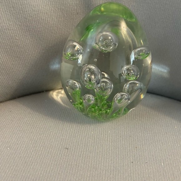 Art Glass Egg w/ Large Bubbles Inside 4 1/2” H 3” W 1 5/8” Base Murano Style - Picture 7 of 9
